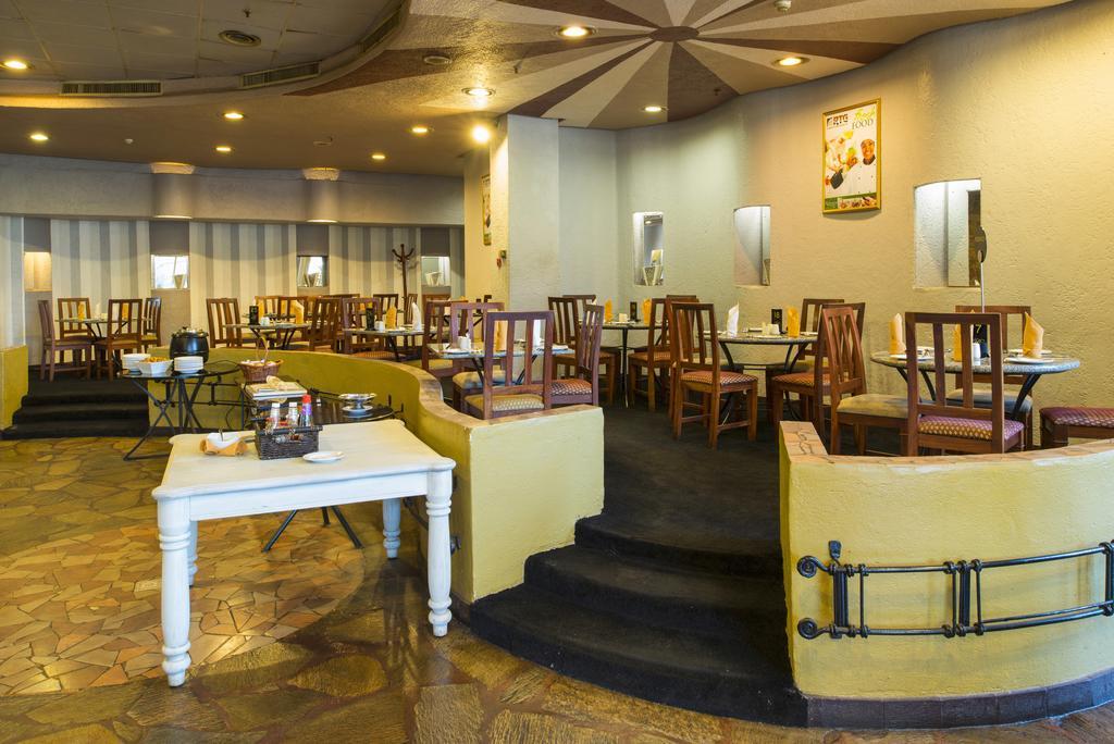 Rainbow Towers Hotel & Conference Centre Harare Bagian luar foto