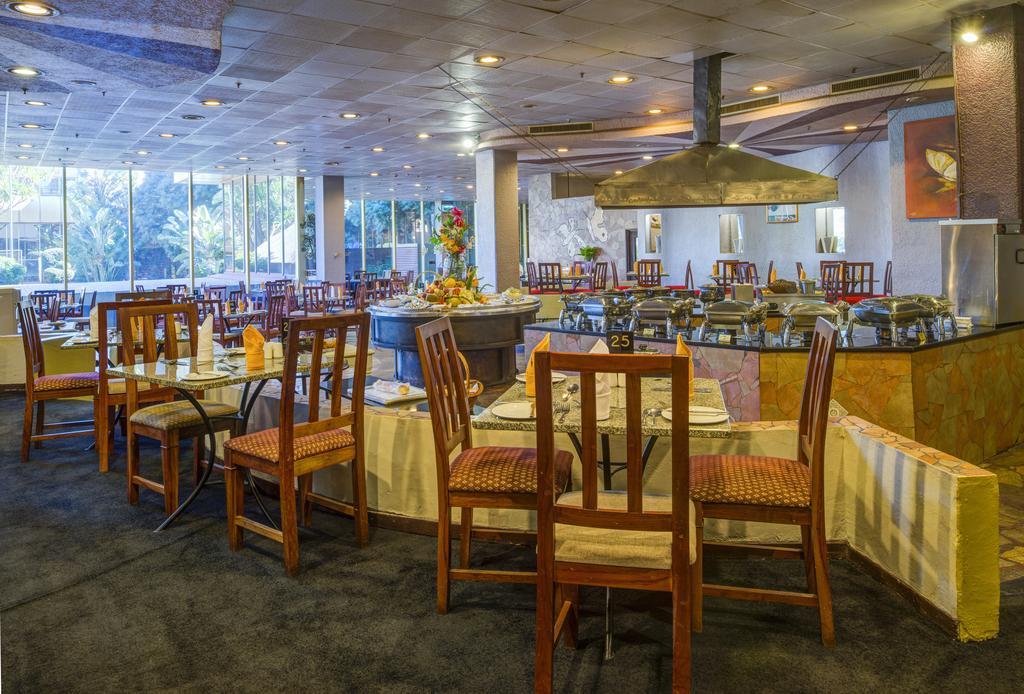 Rainbow Towers Hotel & Conference Centre Harare Bagian luar foto